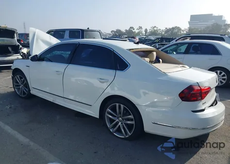 2017 Volkswagen Passat 1.8T R-Line из США, поврежденный, VIN 1VWDT7A34HC003114